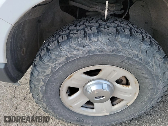 2006 Ford Explorer XLS z VIN 1FMEU62E26UB17291, wystawiony jako IAAI lot #42378335 z przebiegiem 158 911 mil mil oraz . Historia ofert i sprzedaży dostępna na DreamBid. Obrazek 23.