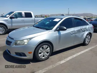 2014 Chevrolet Cruze LS z VIN 1G1PA5SH6E7468916, wystawiony jako IAAI lot #42282737 z przebiegiem 120 129 mil mil oraz . Historia ofert i sprzedaży dostępna na DreamBid. Obrazek 17.