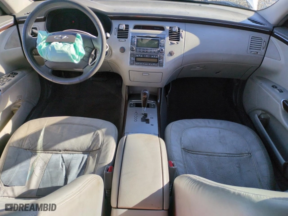 2009 Hyundai Azera GLS with VIN KMHFC46D09A356910, listed as a Copart auction lot 82407974 with 198,194 mi miles and Salvage Title. Bid and sale history available at carsss.com. Image 8.
