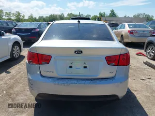 2010 Kia Forte EX z VIN KNAFU4A2XA5838916, wystawiony jako IAAI lot #42380123 z przebiegiem 153 033 mil mil oraz . Historia ofert i sprzedaży dostępna na DreamBid. Obrazek 16.