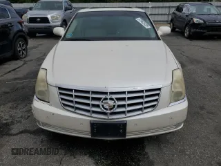 2007 Cadillac DTS V8 z VIN 1G6KD57Y57U215417, wystawiony jako Copart lot #57962455 z przebiegiem 87 592 mil mil oraz Tytuł czysty. Historia ofert i sprzedaży dostępna na DreamBid. Obrazek 5.