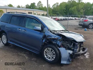 2016 Toyota Sienna XLE z VIN 5TDYK3DC2GS739042, wystawiony jako IAAI lot #42163983 z przebiegiem 98 842 mil mil oraz . Historia ofert i sprzedaży dostępna na DreamBid. Obrazek 1.