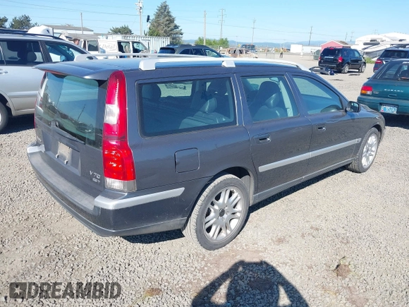 2004 Volvo V70 with VIN YV1SW59V042365432, listed as a IAAI auction lot 42042426 with 211,469 mi miles. Bid and sale history available at carsss.com. Image 4.