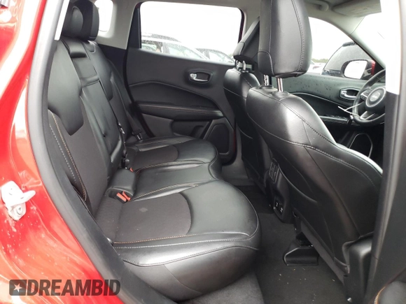 2019 Jeep Compass Latitude z VIN 3C4NJCBBXKT615468, wystawiony jako Copart lot #57355845 z przebiegiem 74 164 mil mil oraz Szkoda całkowita • Salvage title. Historia ofert i sprzedaży dostępna na DreamBid. Obrazek 10.