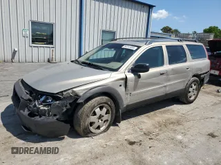 2004 Volvo V70 XC Cross Country z VIN YV1SZ59H841166863, wystawiony jako Copart lot #54241855 z przebiegiem 185 568 mil mil oraz Szkoda całkowita • Salvage title. Historia ofert i sprzedaży dostępna na DreamBid. Obrazek 1.