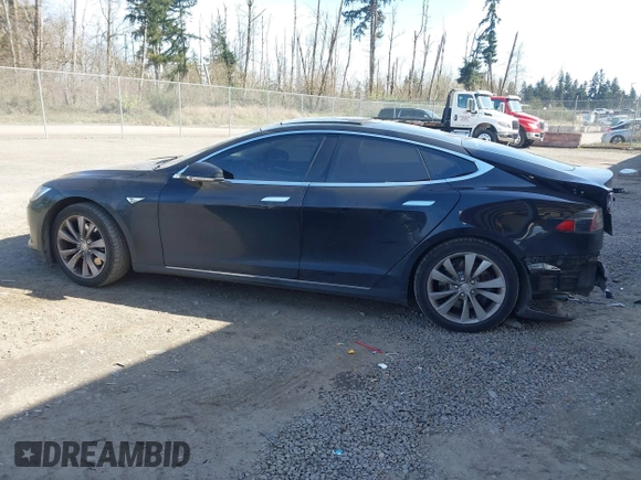 2014 Tesla Model S 60 z VIN 5YJSA1H19EFP45024, wystawiony jako IAAI lot #41960222 z przebiegiem 108 573 mil mil oraz . Historia ofert i sprzedaży dostępna na DreamBid. Obrazek 15.