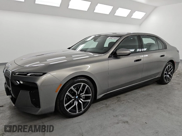 2024 BMW 7 Series 740i xDrive with VIN WBA33EH03RCS41680, listed as a Copart auction lot 49400955 with 17,343 mi miles and Clean Title. Bid and sale history available at carsss.com. Image 1.