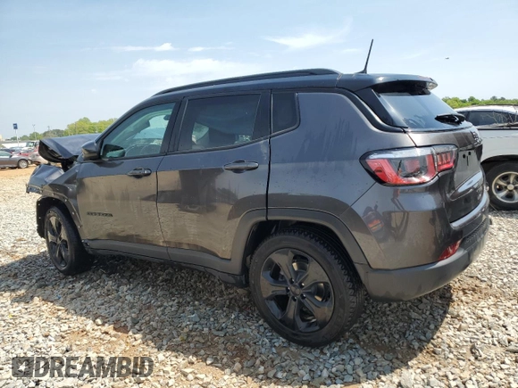 2020 Jeep Compass Altitude z VIN 3C4NJCBB3LT229797, wystawiony jako Copart lot #53232995 z przebiegiem Nie podano mil oraz Szkody całkowita. Historia ofert i sprzedaży dostępna na DreamBid. Obrazek 2.