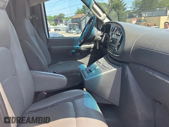 2008 Ford Econoline Cargo with VIN 1FDSS34P68DB13740, listed as a Copart auction lot 61424005 with 130,968 mi miles and Clean title. Bid and sale history available at DreamBid. Image 5.