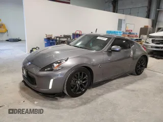 2020 Nissan 370Z Sport с VIN JN1AZ4EH9LM822649, выставлен на аукционе Copart как лот 84884844 с пробегом 28 095 миль миль и Чистый • Clean title. История ставок и продаж доступна на DreamBid. Изображение 1.