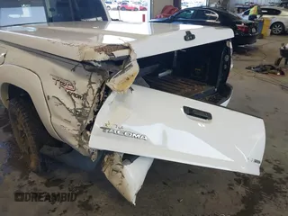 2008 Toyota Tacoma with VIN 5TEUU42NX8Z508056, listed as a IAAI auction lot 41964728 with 92,118 mi miles and . Bid and sale history available at carsss.com. Image 6.