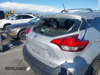 2020 Nissan Kicks SV z VIN 3N1CP5CV6LL573962, wystawiony jako IAAI lot #41783534 z przebiegiem 32 247 mil mil oraz . Historia ofert i sprzedaży dostępna na DreamBid. Obrazek 6.