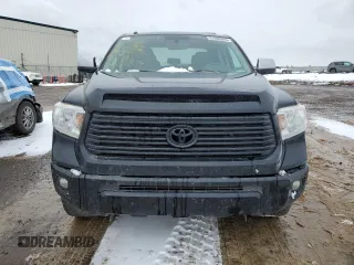2015 Toyota Tundra Platinum z VIN 5TFAY5F13FX439364, wystawiony jako Copart lot #51660595 z przebiegiem 140 744 mil mil oraz Szkoda całkowita • Salvage title. Historia ofert i sprzedaży dostępna na DreamBid. Obrazek 5.