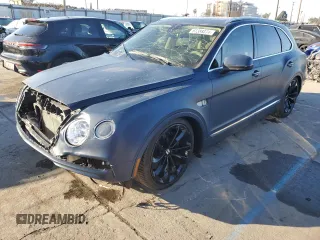 2017 Bentley Bentayga W12 z VIN SJAAC2ZV5HC015210, wystawiony jako Copart lot #87388874 z przebiegiem 32 016 mil mil oraz Szkody całkowita. Historia ofert i sprzedaży dostępna na DreamBid. Obrazek 1.