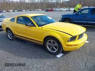 2006 Ford Mustang Standard with VIN 1ZVFT80N065243991, listed as a IAAI auction lot 41900624 with 149,041 mi miles. Bid and sale history available at carsss.com. Image 1.