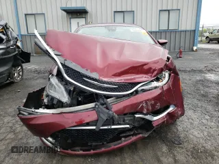 2015 Chrysler 200 C z VIN 1C3CCCEG7FN584277, wystawiony jako Copart lot #56984225 z przebiegiem 112 377 mil mil oraz Szkoda całkowita • Salvage title. Historia ofert i sprzedaży dostępna na DreamBid. Obrazek 5.