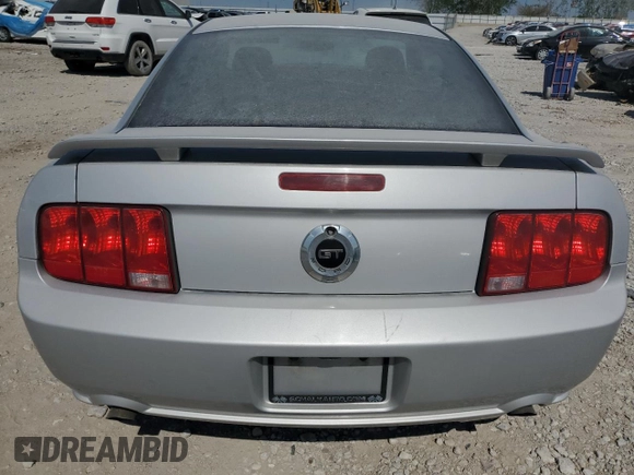 2006 Ford Mustang GT Deluxe z VIN 1ZVFT82H565248899, wystawiony jako Copart lot #52450805 z przebiegiem 166 284 mil mil oraz Czysty tytuł • Clean title. Historia ofert i sprzedaży dostępna na DreamBid. Obrazek 6.