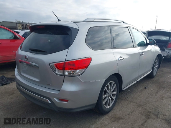 2015 Nissan Pathfinder S z VIN 5N1AR2MM7FC688083, wystawiony jako IAAI lot #42156969 z przebiegiem 99 752 mil mil oraz . Historia ofert i sprzedaży dostępna na DreamBid. Obrazek 4.