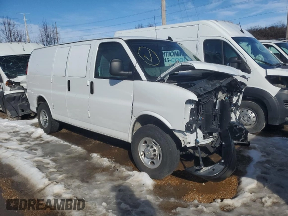 2022 Chevrolet Express Cargo z VIN 1GCWGAF72N1259915, wystawiony jako Copart lot #82166044 z przebiegiem Nie podano mil oraz Szkoda całkowita • Salvage title. Historia ofert i sprzedaży dostępna na DreamBid. Obrazek 4.