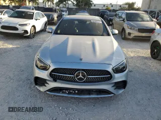 2021 Mercedes-Benz E 350 z VIN W1KZF8EB7MA933821, wystawiony jako Copart lot #50354235 z przebiegiem 32 299 mil mil oraz Nie do naprawy • Non repairable. Historia ofert i sprzedaży dostępna na DreamBid. Obrazek 5.