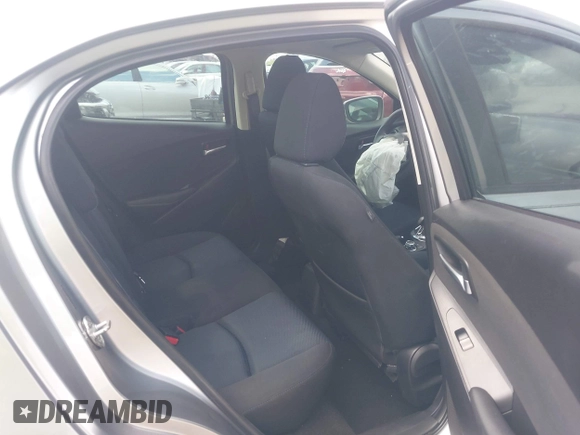 2016 Scion iA z VIN 3MYDLBZV4GY133476, wystawiony jako IAAI lot #42115431 z przebiegiem 112 087 mil mil oraz . Historia ofert i sprzedaży dostępna na DreamBid. Obrazek 8.