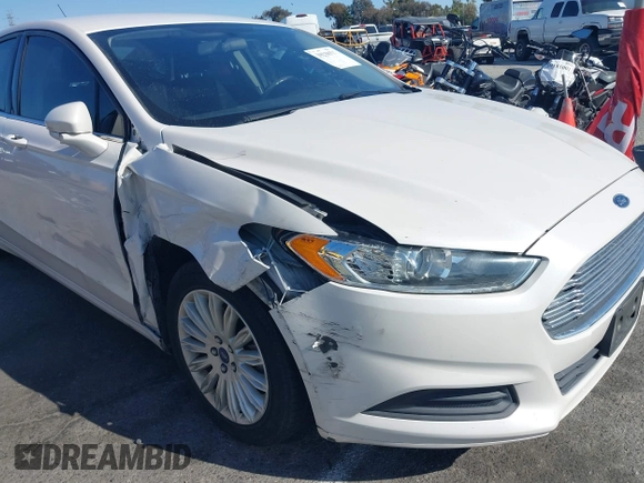 2016 Ford Fusion SE Hybrid with VIN 3FA6P0LU1GR385184, listed as a IAAI auction lot 39230513 with 106,311 mi miles. Bid and sale history available at carsss.com. Image 6.