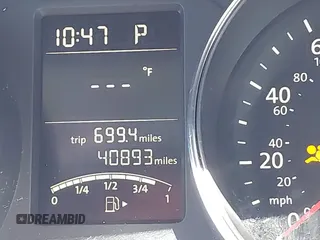 2015 Volkswagen Jetta SE z VIN 3VWD17AJ4FM336834, wystawiony jako IAAI lot #41953192 z przebiegiem 40 893 mil mil oraz . Historia ofert i sprzedaży dostępna na DreamBid. Obrazek 16.