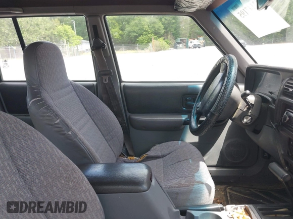 1998 Jeep Cherokee Sport with VIN 1J4FT68S6WL272337, listed as a IAAI auction lot 42147195 with 302,764 mi miles. Bid and sale history available at carsss.com. Image 5.