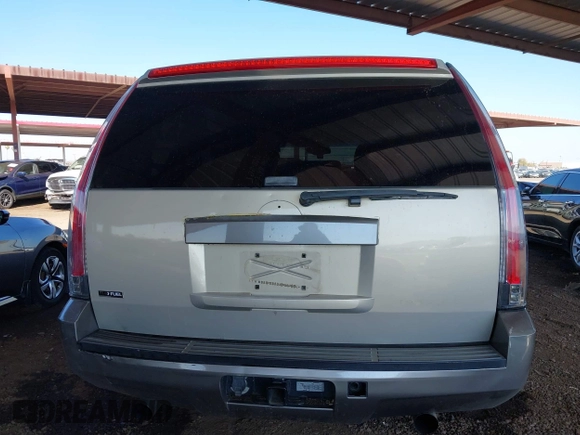 2007 GMC Yukon SLT with VIN 1GKFC13J87R216779, listed as a IAAI auction lot 41472867 with 200,754 mi miles. Bid and sale history available at carsss.com. Image 16.