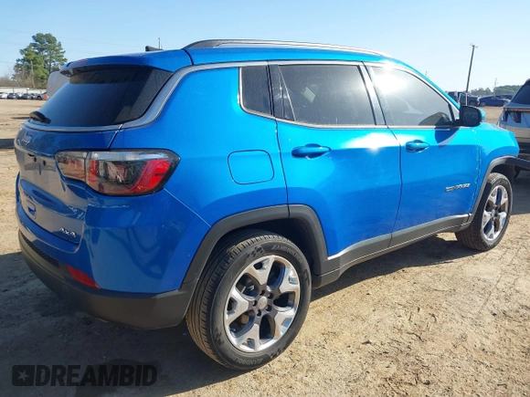2020 Jeep Compass Limited with VIN 3C4NJDCB3LT127100, listed as a IAAI auction lot 41767535 with 114,114 mi miles. Bid and sale history available at carsss.com. Image 4.