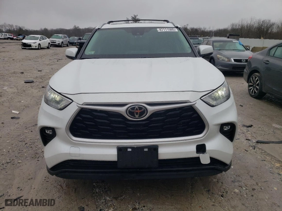 2022 Toyota Highlander XLE with VIN 5TDGZRBHXNS579496, listed as a Copart auction lot 47111505 with 23,427 mi miles and Salvage Title. Bid and sale history available at carsss.com. Image 5.