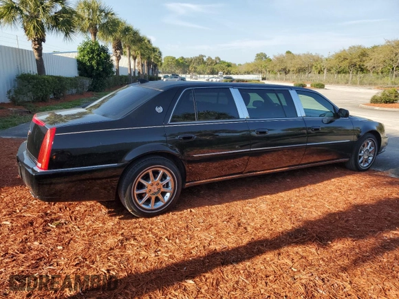2011 Cadillac DTS Professional Limousine z VIN 1GE7K9C62BU600079, wystawiony jako Copart lot #57912465 z przebiegiem 52 328 mil mil oraz Tytuł czysty. Historia ofert i sprzedaży dostępna na DreamBid. Obrazek 3.