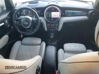 2021 MINI Hardtop 4 Door Cooper S with VIN WMWXU9C04M2N77138, listed as a Copart auction lot 83422584 with 32,370 mi miles and Salvage title. Bid and sale history available at DreamBid. Image 8.