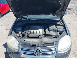 2006 Volkswagen Jetta Sedan 1.9L TDI with VIN 3VWST71K56M009840, listed as a IAAI auction lot 42108933 with 180,407 mi miles. Bid and sale history available at carsss.com. Image 10.
