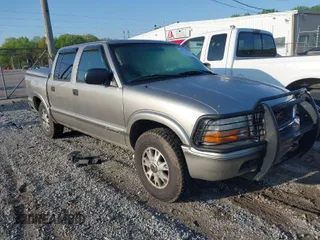 2003 GMC Sonoma SLS with VIN 1GTDT13X73K115033, listed as a IAAI auction lot 41964731 with 192,356 mi miles. Bid and sale history available at carsss.com. Image 1.