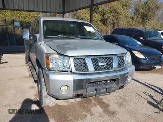 2004 Nissan Titan LE z VIN 1N6AA07BX4N537229, wystawiony jako IAAI lot #41234790 z przebiegiem 210 475 mil mil oraz . Historia ofert i sprzedaży dostępna na DreamBid. Obrazek 6.