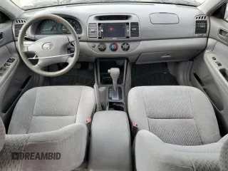 2004 Toyota Camry LE z VIN 4T1BE32K14U844858, wystawiony jako Copart lot #57564715 z przebiegiem 242 775 mil mil oraz Czysty tytuł • Clean title. Historia ofert i sprzedaży dostępna na DreamBid. Obrazek 8.
