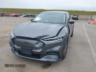 2021 Ford Mustang Mach-E Select z VIN 3FMTK1RM8MMA18120, wystawiony jako IAAI lot #42077686 z przebiegiem 71 626 mil mil oraz . Historia ofert i sprzedaży dostępna na DreamBid. Obrazek 6.