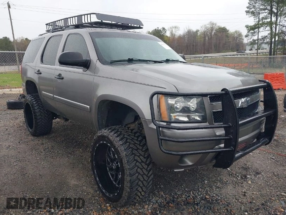 2008 Chevrolet Tahoe Special Service with VIN 1GNFK03058R252177, listed as a IAAI auction lot 41859933 with 176,574 mi miles. Bid and sale history available at carsss.com. Image 1.