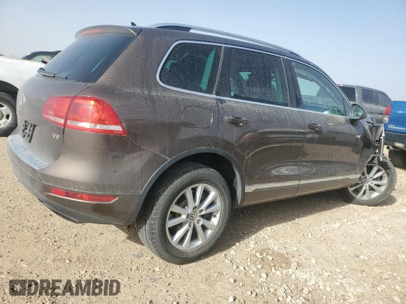 2013 Volkswagen Touareg Exec z VIN WVGEF9BP7DD009467, wystawiony jako Copart lot #47492725 z przebiegiem 109 511 mil mil oraz Szkoda całkowita • Salvage title. Historia ofert i sprzedaży dostępna na DreamBid. Obrazek 3.