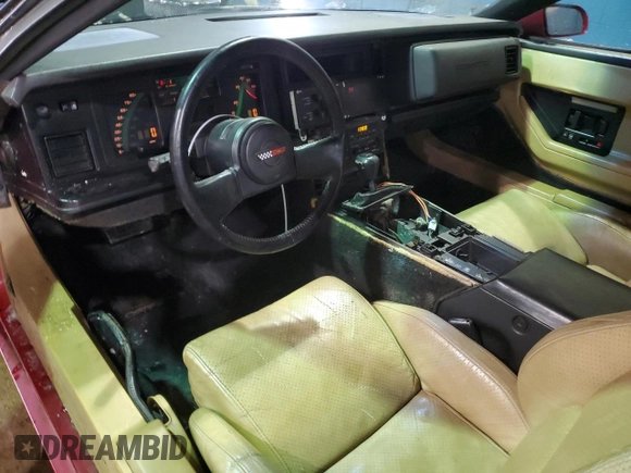 1984 Chevrolet Corvette z VIN 1G1AY0789E5120004, wystawiony jako Copart lot #45054405 z przebiegiem 43 294 mil mil oraz Czysty tytuł • Clean title. Historia ofert i sprzedaży dostępna na DreamBid. Obrazek 8.