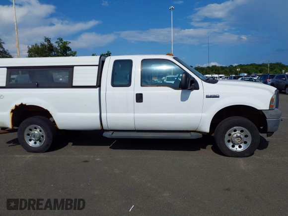 2006 Ford F-250 XL z VIN 1FTSX21526EC48594, wystawiony jako IAAI lot #42678050 z przebiegiem 45 547 mil mil oraz . Historia ofert i sprzedaży dostępna na DreamBid. Obrazek 13.