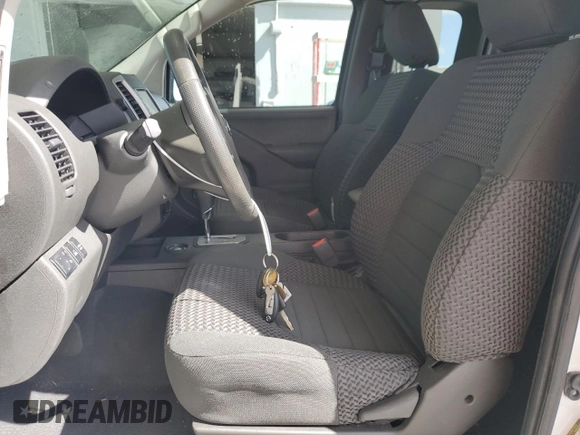 2020 Nissan Frontier SV z VIN 1N6ED0CF0LN714600, wystawiony jako Copart lot #45363515 z przebiegiem 39 581 mil mil oraz Czysty tytuł • Clean title. Historia ofert i sprzedaży dostępna na DreamBid. Obrazek 7.