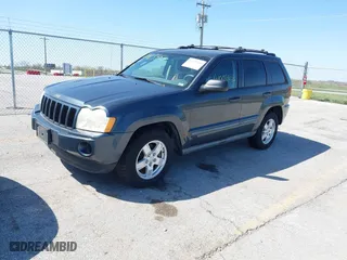 2007 Jeep Grand Cherokee Laredo with VIN 1J8GR48K07C561608, listed as a IAAI auction lot 41923454 with 230,351 mi miles. Bid and sale history available at carsss.com. Image 2.