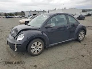 2008 Volkswagen New Beetle Coupe S with VIN 3VWPW31C28M525834, listed as a Copart auction lot 47958395 with 180,159 mi miles and Salvage Title. Bid and sale history available at carsss.com. Image 1.
