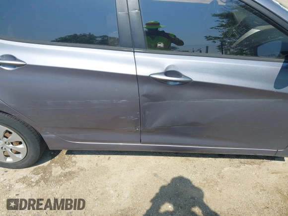 2016 Hyundai Accent SE z VIN KMHCT5AE1GU261082, wystawiony jako IAAI lot #42441435 z przebiegiem 217 219 mil mil oraz . Historia ofert i sprzedaży dostępna na DreamBid. Obrazek 6.