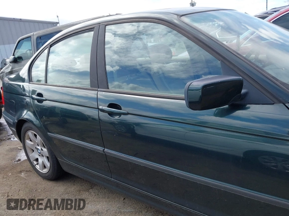 2004 BMW 3 Series 325i with VIN WBAET37424NJ96343, listed as a IAAI auction lot 41721056 with 186,848 mi miles. Bid and sale history available at carsss.com. Image 13.