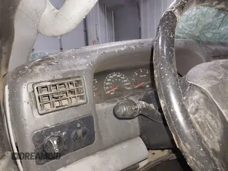 2004 Ford F-250 XL z VIN 1FTNX21L54EA40055, wystawiony jako IAAI lot #41363730 z przebiegiem Nie podano mil oraz . Historia ofert i sprzedaży dostępna na DreamBid. Obrazek 7.