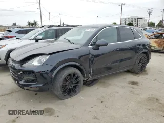 2020 Porsche Cayenne z VIN WP1AA2AY7LDA05290, wystawiony jako Copart lot #58533945 z przebiegiem 70 155 mil mil oraz Szkoda całkowita • Salvage title. Historia ofert i sprzedaży dostępna na DreamBid. Obrazek 1.