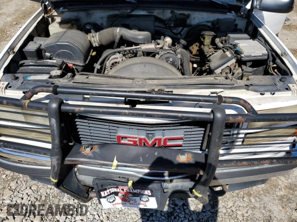 1997 GMC Yukon with VIN 1GKEK13R0VJ747359, listed as a Copart auction lot 48301095 with 272,417 mi miles and Salvage Title. Bid and sale history available at carsss.com. Image 12.